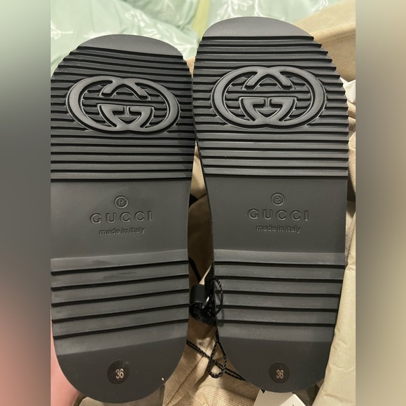 Authentic Gucci Isla Rubber Sandal - Picture 12 of 13